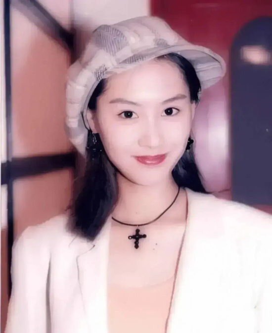 盘点紫霞仙子“朱茵”年轻时最美的照片及写真合集