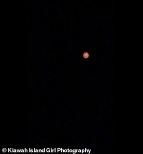 ​UFO出没？美国基洼岛神秘红色球体高空飞翔