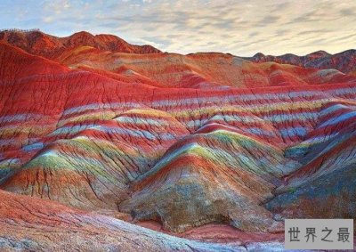 ​中国最美的丹霞地貌，面积约510多平方千米，仅次于中国最大的赤水丹霞