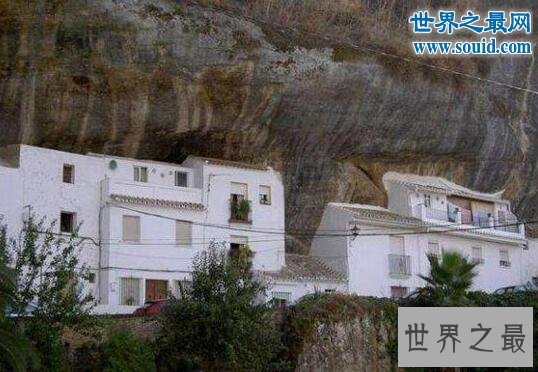 世界上最危险的小镇，賽特里耳(峡谷凿出的房子)