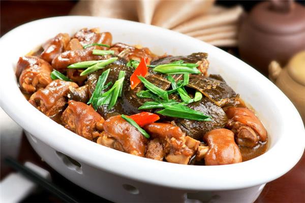 甲鱼哪些部位不能吃 甲鱼的黄油要不要去掉