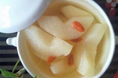 ​梨子煮水的功效 梨子煮水可以治喉咙痛吗