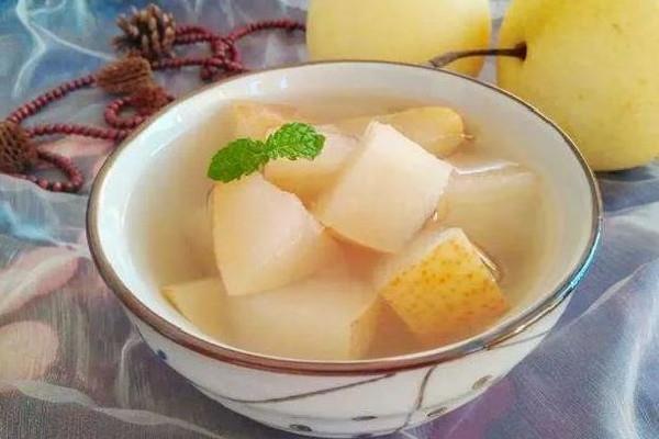 梨子煮水的功效 梨子煮水可以治喉咙痛吗