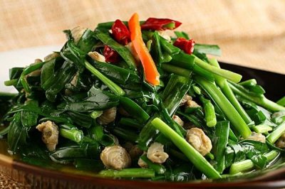 ​吃韭菜有助于排便吗 吃韭菜胃胀气怎么办