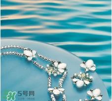 施华洛世奇是银的吗？施华洛世奇是白金吗？