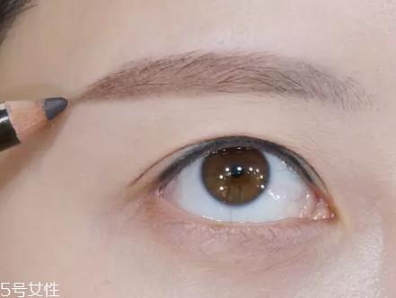 眉毛短怎么变长？画眉大法拯救短眉星人