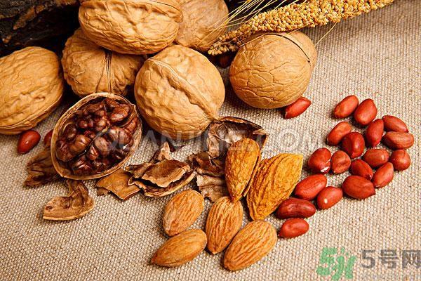 吃新鲜水果能抗皱吗？防皱纹要吃什么？