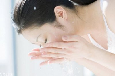 ​鼻子上的黑头能挤吗 怎么去掉