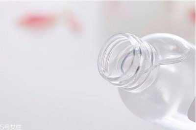 ​用完精华液还用乳液吗 精华液和乳液哪个先用
