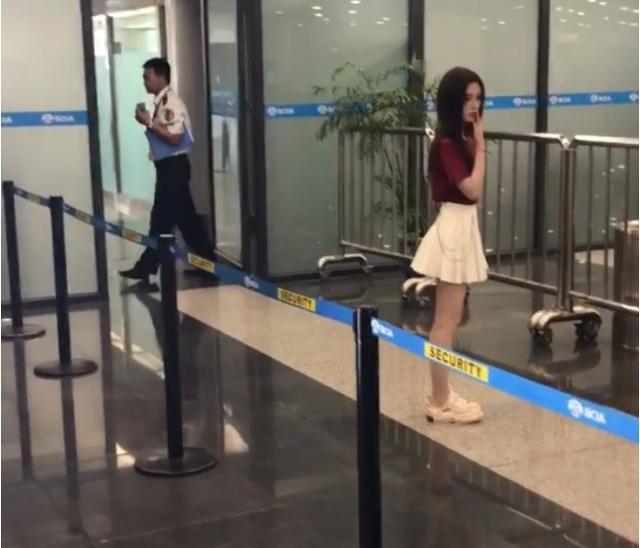 鞠婧祎真有159？无美颜的生图暴露真实身高，网友：笑笑不说话