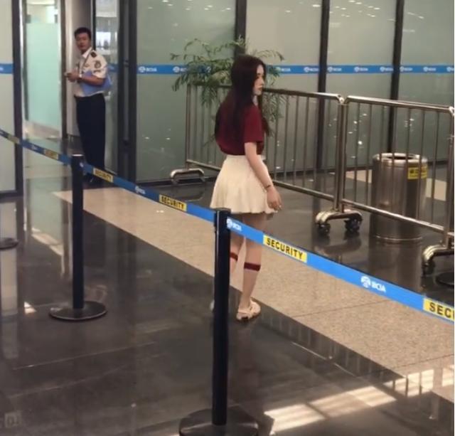 鞠婧祎真有159？无美颜的生图暴露真实身高，网友：笑笑不说话