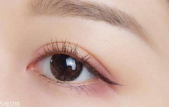 锦鲤眼妆怎么画 创意锦鲤眼妆画法分解