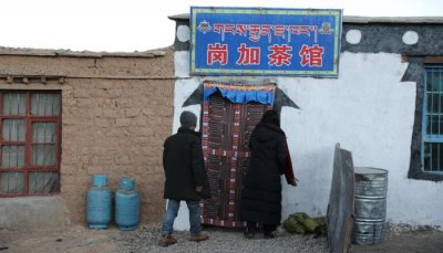 ​世上最遥远的距离不是民族和语言，而是我在你身旁你却不知道我爱你