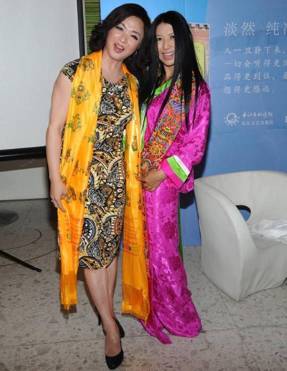 曾是最红评委，疑被外国男友割耳失聪，和李小璐妈妈争男友反目
