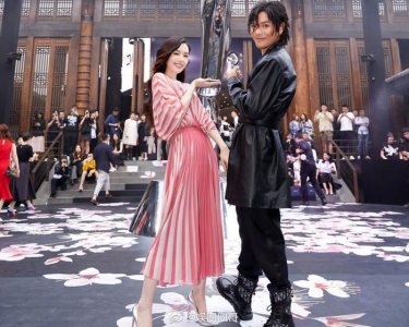 ​郭碧婷嘟嘴要向佐亲亲，我都看的害羞了！