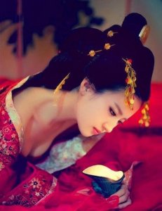 ​王者荣耀玩的再溜，你知道貂蝉到底爱谁？12张美图告诉你答案