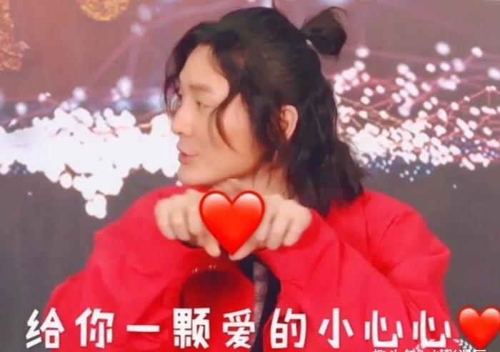 王者荣耀：张大仙被认为亏钱主播？签约费2亿的骚白跟比他如何？
