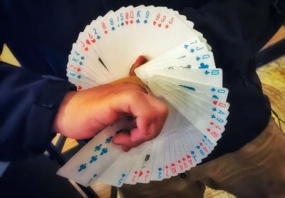 ​赌神里的哪种扑克玩法是怎么玩的（赌神纸牌规则)