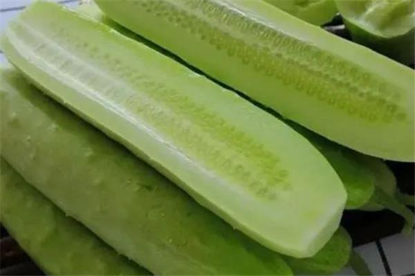 水果黄瓜洗完会掉绿色吗 水果黄瓜洗完后水有颜色