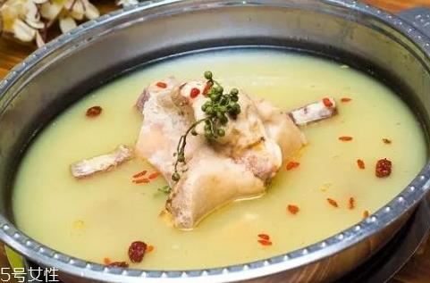 牛骨汤为什么不白 奶白牛骨汤熬制方法