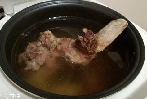 牛骨汤为什么不白 奶白牛骨汤熬制方法