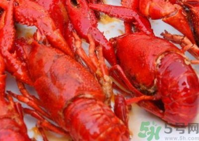 ​吃龙虾可以喝红酒吗?龙虾能和红酒一起吃吗?