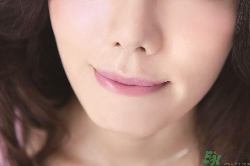 美妆部落客最爱 桃粉雾面渐层晕染唇