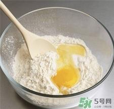 面粉面膜可以天天做吗?面粉面膜可以去黑头吗?