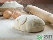 面粉面膜可以天天做吗?面粉面膜可以去黑头吗?