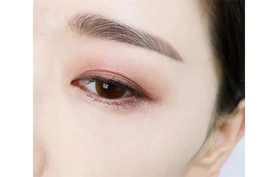 豆沙色眼妆怎么画？超受欢迎的空气眼妆画法