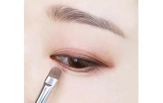 豆沙色眼妆怎么画？超受欢迎的空气眼妆画法