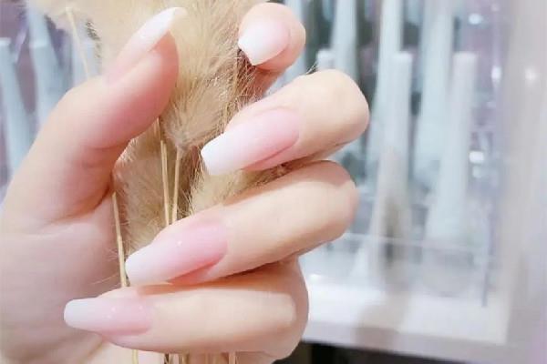 渐变美甲是什么意思 渐变美甲是属于款式吗