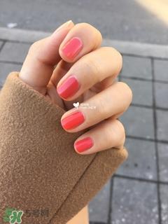 西瓜红美甲图片 西瓜红指甲油图片