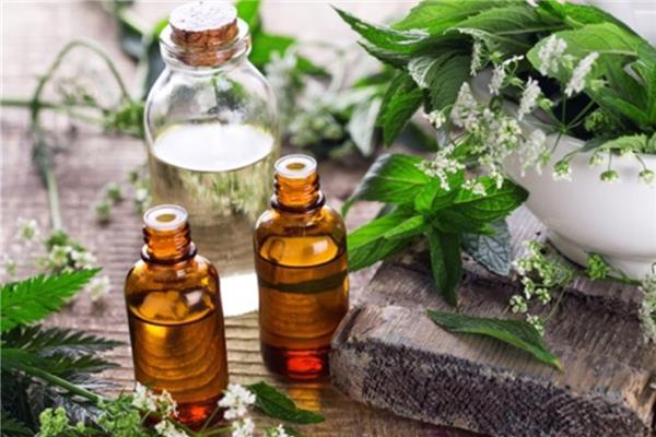 精油过期了但没开封可以用吗 精油过期了一个月还能用吗