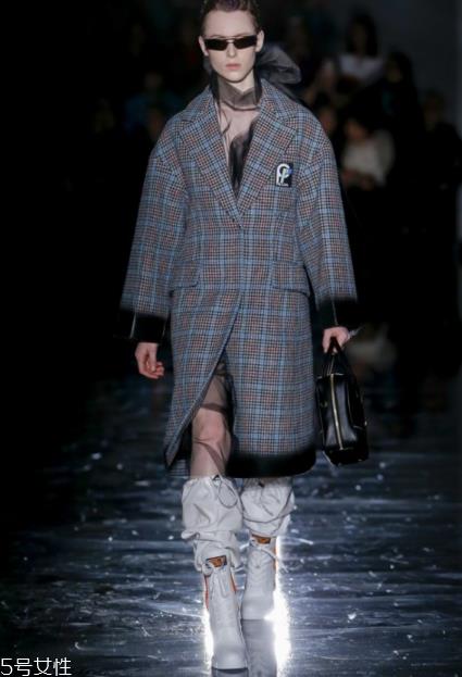 prada2018秋冬系列好看吗_款式有哪些？