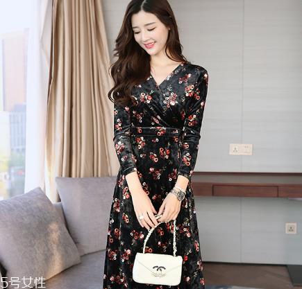 怎么穿衣服有女人味？跟着她学就对了