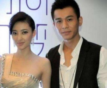 ​王丽坤和乔振宇相恋8年，网友：“8年马拉松抵不过一句她怀孕了”