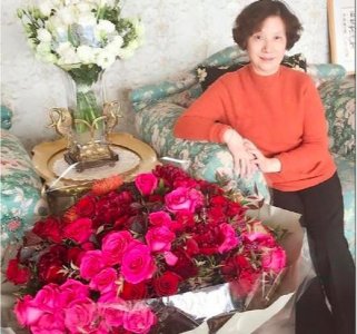 ​赵薇亲妈颜值碾压赵薇，就是小燕子本人啊