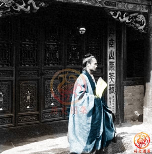 一组百年前的道士上色老照片：个个都仙风道骨，图一是华山比武