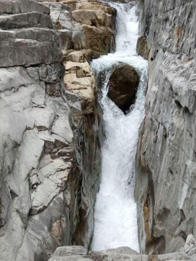 山西凤凰欢乐谷：以山、水、崖、洞、林为特色的休闲度假旅游区