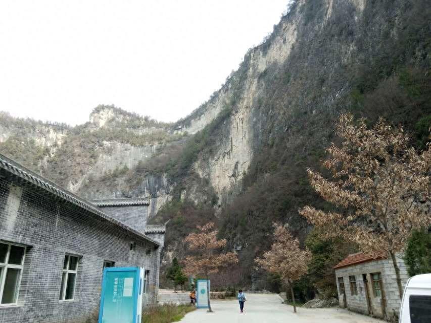 山西凤凰欢乐谷：以山、水、崖、洞、林为特色的休闲度假旅游区