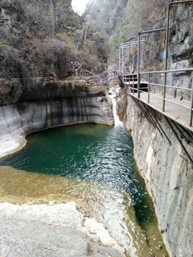 山西凤凰欢乐谷：以山、水、崖、洞、林为特色的休闲度假旅游区