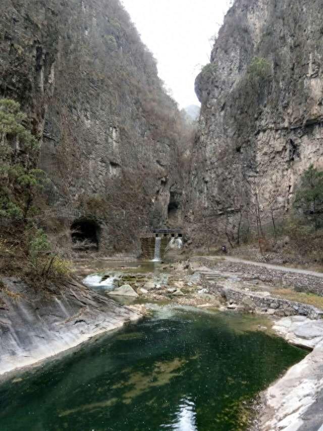 山西凤凰欢乐谷：以山、水、崖、洞、林为特色的休闲度假旅游区