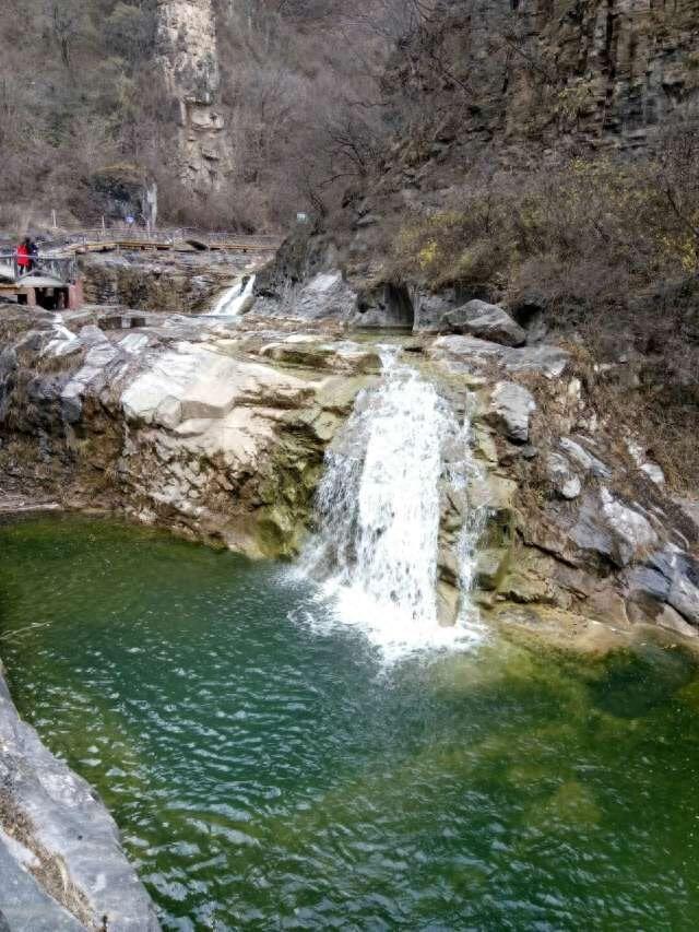 山西凤凰欢乐谷：以山、水、崖、洞、林为特色的休闲度假旅游区