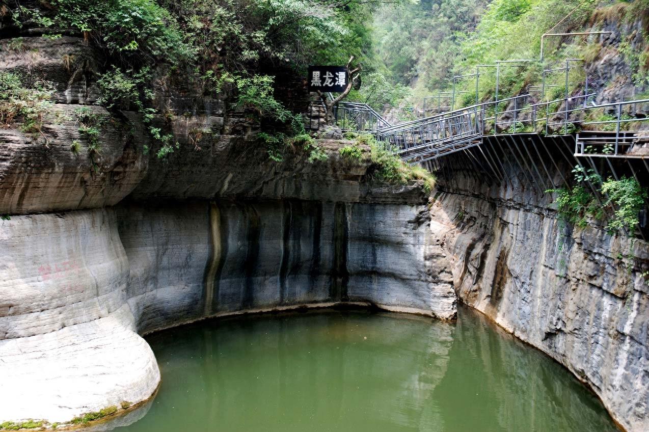 山西凤凰欢乐谷：以山、水、崖、洞、林为特色的休闲度假旅游区