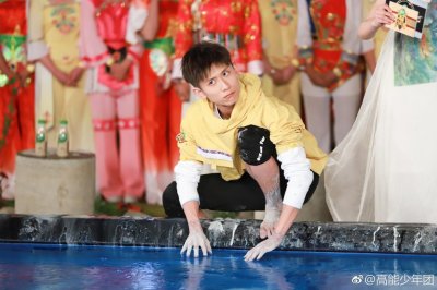 ​王大陆这嘴真心吓人！高能少年魔性表情包了解一下