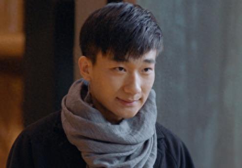 和黄轩撞脸，中戏没毕业就开始承包热剧
