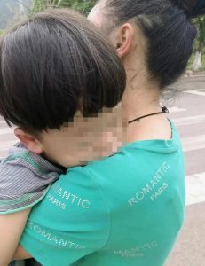 ​警惕！小男孩被红火蚁咬后休克，看到这种小土堆千万远离