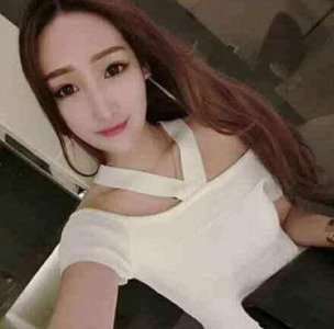 ​三里屯“优衣库”女主近照曝光，三年改变风格，网友：素颜藏好