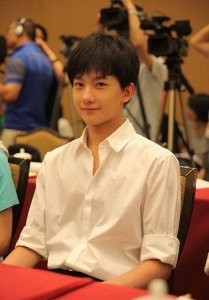 ​从小帅到大，杨洋不多见的早期照片